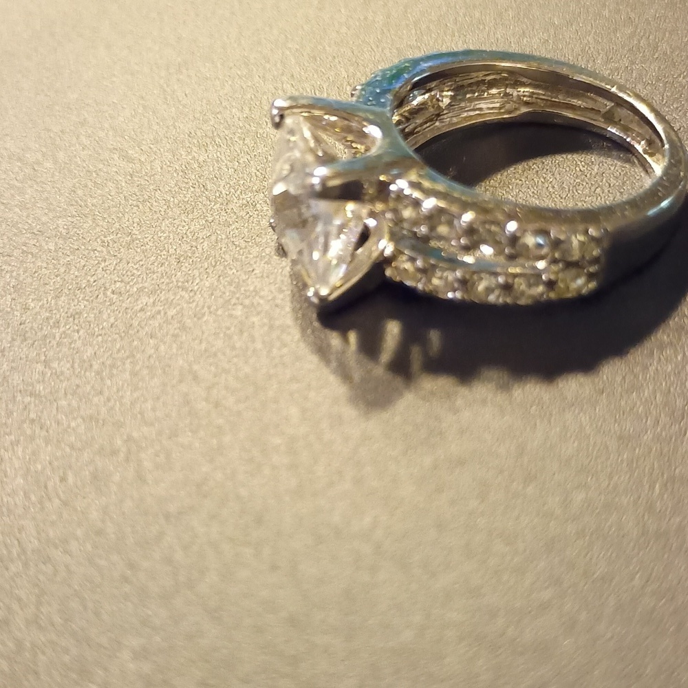Simulated diamond ring - Picture 7 of 7